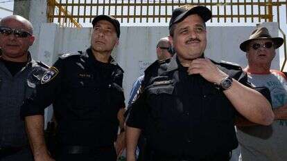 המפכ''ל רוני אלשיך בתדרוך עם לוחמי יס''מ באשקלון. | יהודה פרץ המפכ''ל רוני אלשיך בתדרוך עם לוחמי יס''מ באשקלון. | יהודה פרץ