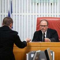 השופט בדימוס יורם דנציגר. | דודי ועקנין