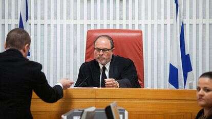 השופט בדימוס יורם דנציגר. | דודי ועקנין