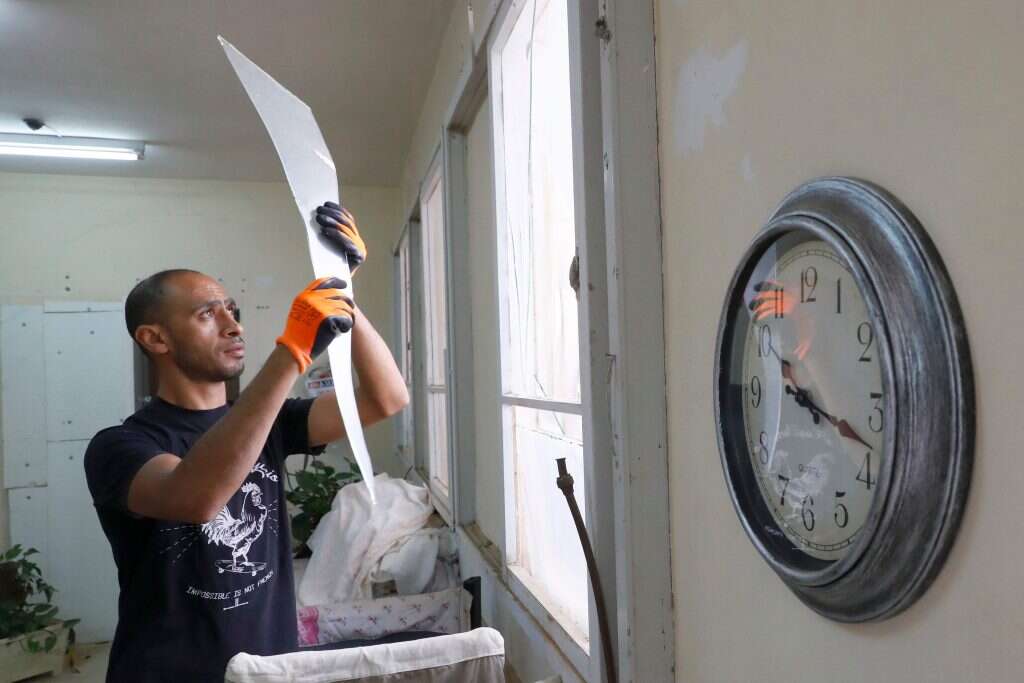 גן ילדים שנפגע מירי פצמ"רים באחד מיישובי עוטף עזה. | AFP