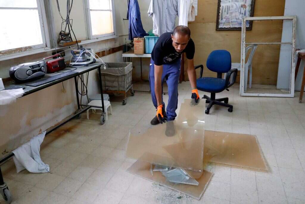 גן ילדים שנפגע מירי פצמ"רים באחד מיישובי עוטף עזה. | AFP