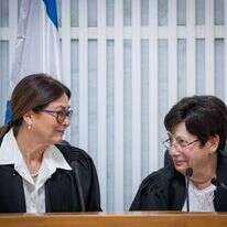 נשיאת העליון בדימוס מרים נאור ונשיאת העליון אסתר חיות. | יונתן זינדל, פלאש90