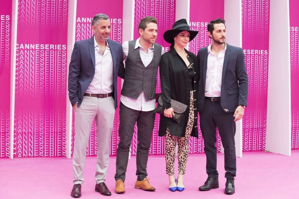 "לא הייתי נעול מראש על הליהוק". גבעון (משמאל) עם כוכבי הסדרה בפסטיבל קאן. | Olivier Vigérie