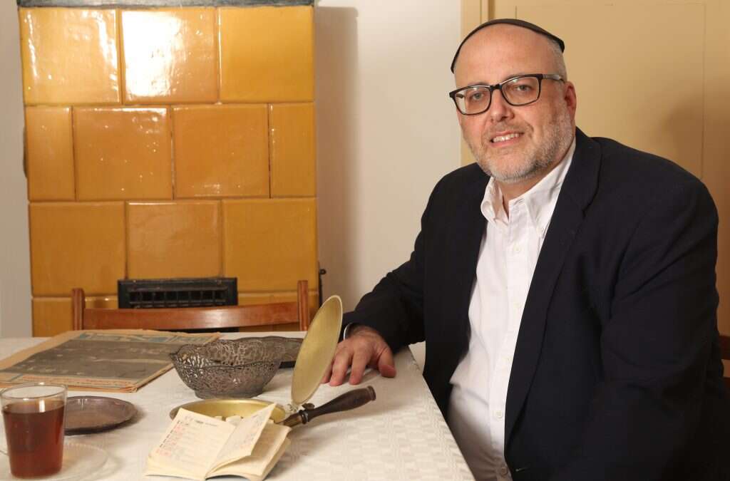 הרב יוסף סאקס בבית עגנון. | מרים צחי