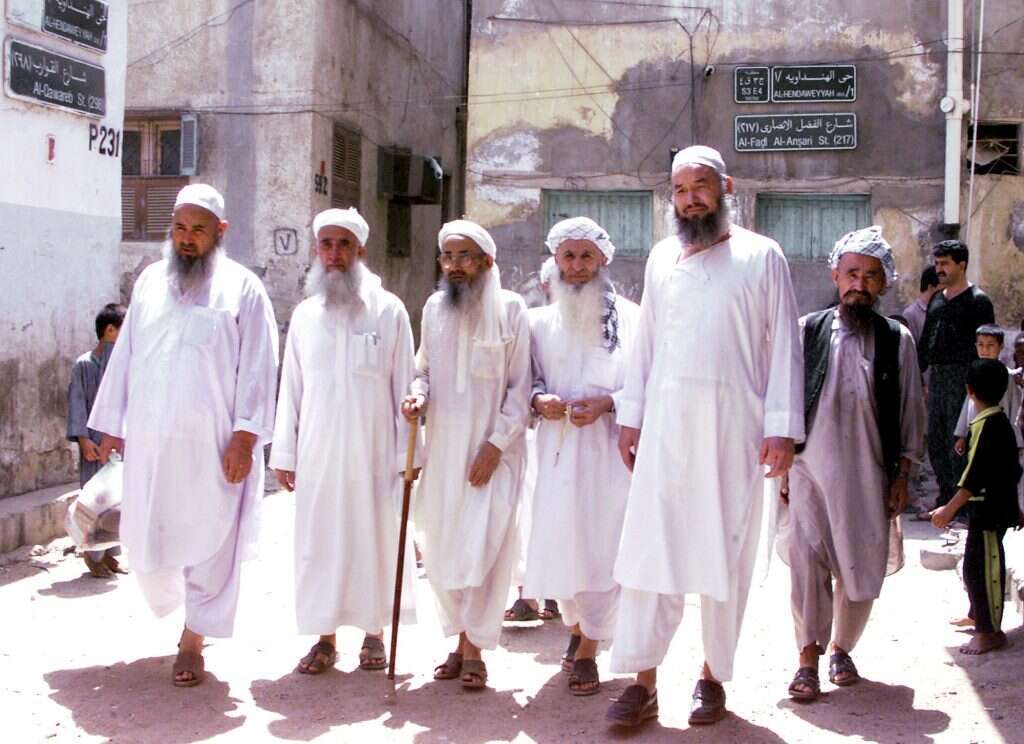 שייח'ים מוסלמים בדרכם למסגד בג'דה. | AFP
