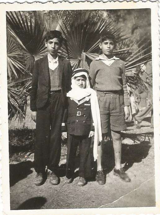 ברוך עם אחיו יצחק (משמאל) וחבר בבגדד. | מתוך האוסף הפרטי