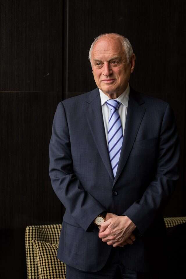 מלקולם הונליין. | אבישג שאר-ישוב