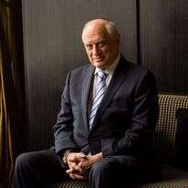 מלקולם הונליין. | אבישג שאר-ישוב