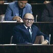 מנחם בגין בפתיחת מושב הכנסת, 1977. | אוסף אלון ריינינגר, באדיבות מרכז מורשת בגין