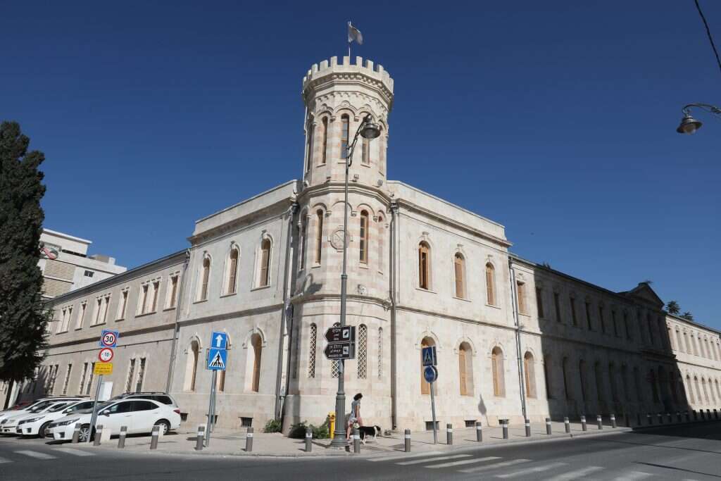 חצר סרגיי בירושלים. | מרים צחי חצר סרגיי בירושלים. | מרים צחי