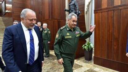 שר הביטחון אביגדור ליברמן ומקבילו הרוסי שויגו. | אריאל חרמוני, דוברות משרד הביטחון