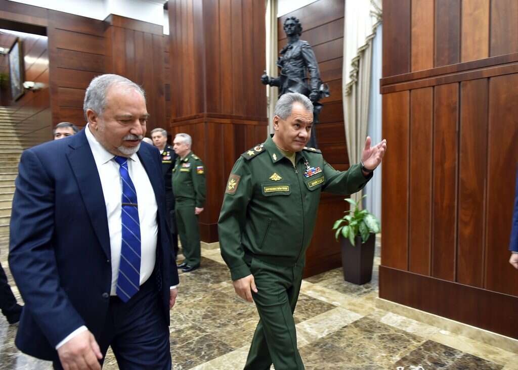 שר הביטחון אביגדור ליברמן ומקבילו הרוסי שויגו. | אריאל חרמוני, דוברות משרד הביטחון שר הביטחון אביגדור ליברמן ומקבילו הרוסי שויגו. | אריאל חרמוני, דוברות משרד הביטחון
