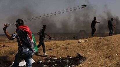 מחבלי חמאס תוקפים את גדר הרצועה, ארכיון | גטי אימג'ס