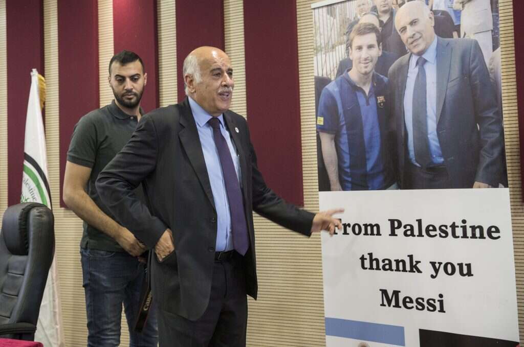 ג'יבריל רג'וב מודה למסי על ביטול המשחק בירושלים. | EPA