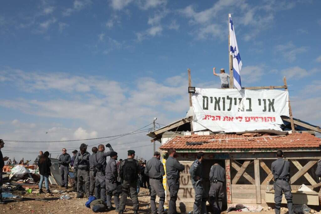 פינוי ה'נגרייה' בנתיב־האבות. | מרים צחי
