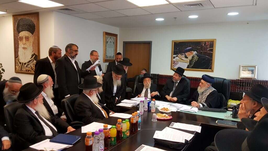 כינוס רבנים במחאה על דו"ח הגיור, לשכת הרב הראשי יצחק יוסף. | אחיה קליינולד
