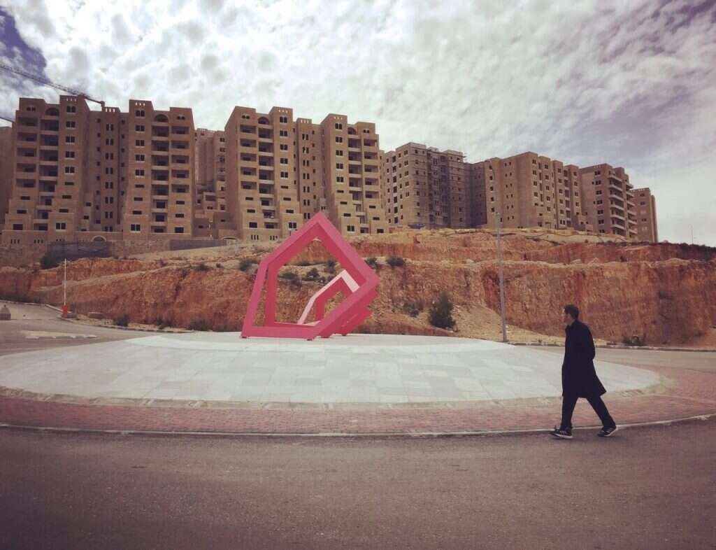 מתוך הסרט 'הארץ שמעבר להרים'. | באדיבות ערוץ 8 HOT