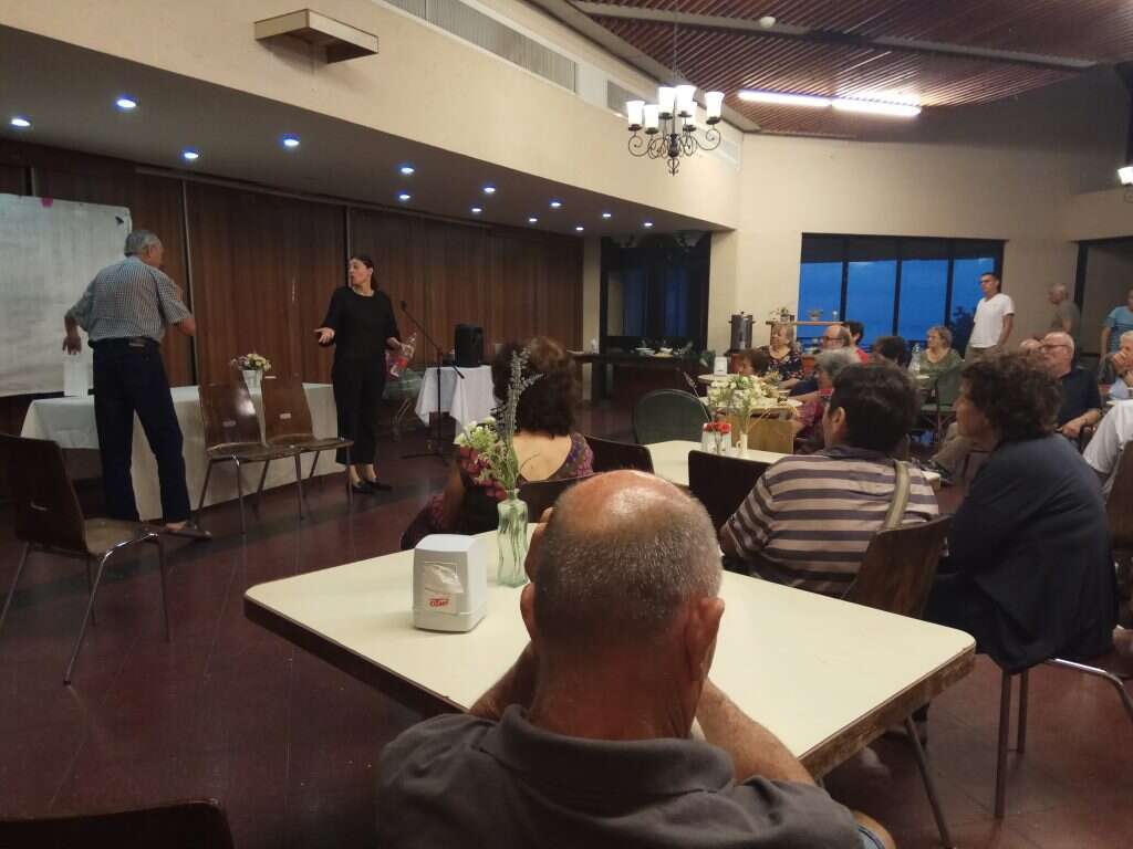 מרב מיכאלי בחדר האוכל של הקיבוץ. | ישי פרידמן