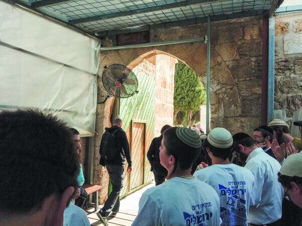 שער המוגרבים (הלל)