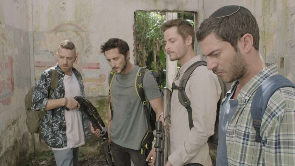 בשבילה גיבורים עפים. | יח"צ קשת