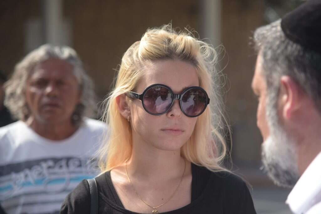 תמי מונטג בהלוויית אימה אסתי וינשטיין ז"ל. | יוסי זליגר