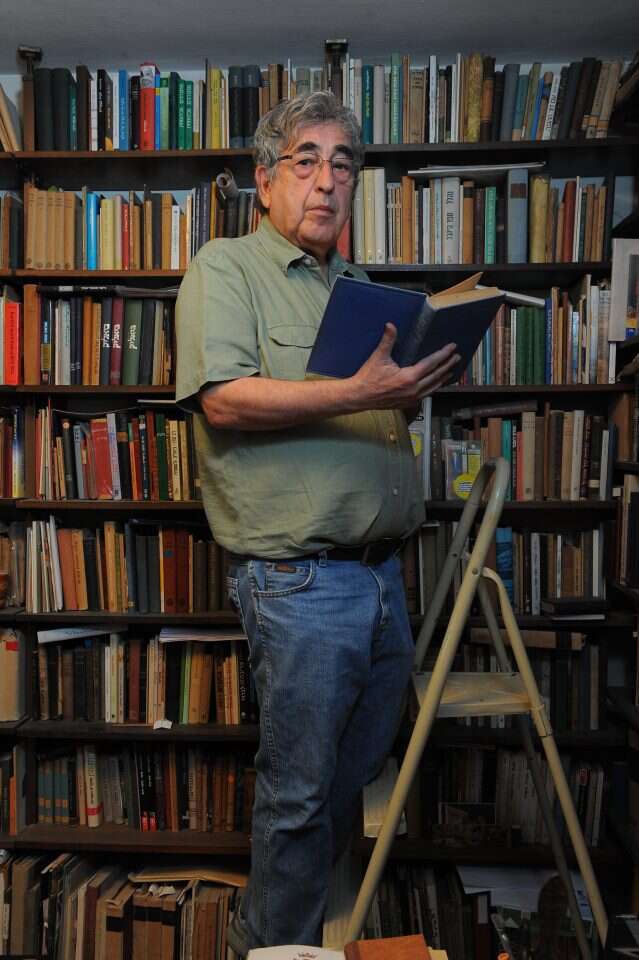 חיים באר. | ראובן קסטרו