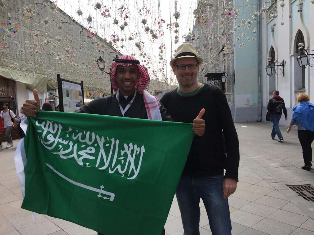 דותן מלאך עם אוהד נבחרת ערב הסעודית