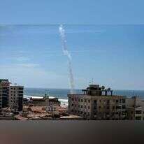 מחבלי חמאס משגרים טילים מעזה לעבר ישראל. | AFP מחבלי חמאס משגרים טילים מעזה לעבר ישראל. | AFP