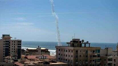 מחבלי חמאס משגרים טילים מעזה לעבר ישראל. | AFP