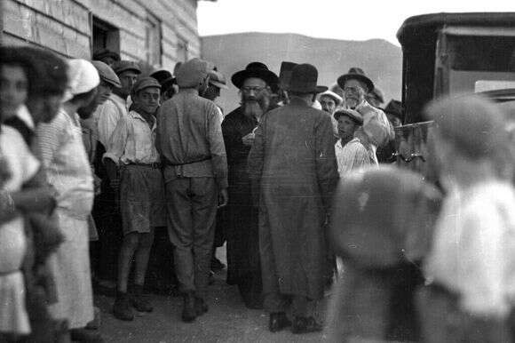 הרב קוק במסע המושבות. | ביתמונה, אוסף ד"ר אדוארד אלקן