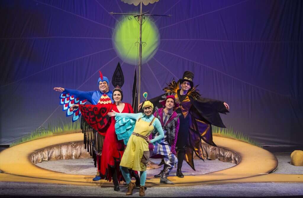 מתוך ההצגה "לציונה יש כנף אחת". | כפיר בולוטין