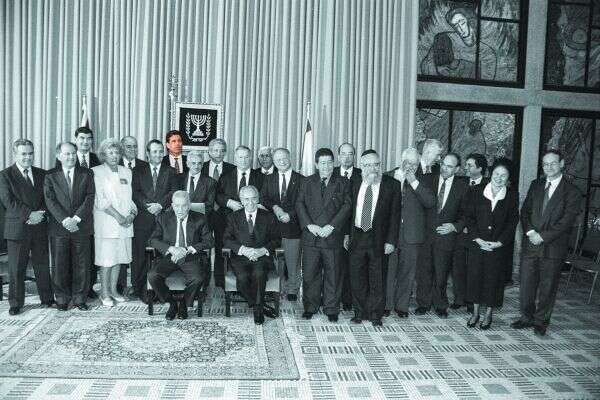 גונן שגב בממשלת פרס, 1955. | יעקב סער, לע"מ