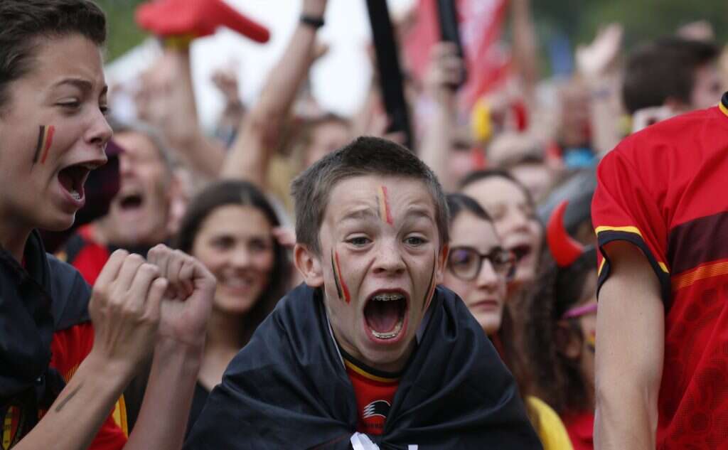 המרענן הרשמי. אוהדי נבחרת בלגיה בטירוף במהלך משחק הניצחון 2:5 על טוניסיה. האלופה הבאה? | EPA