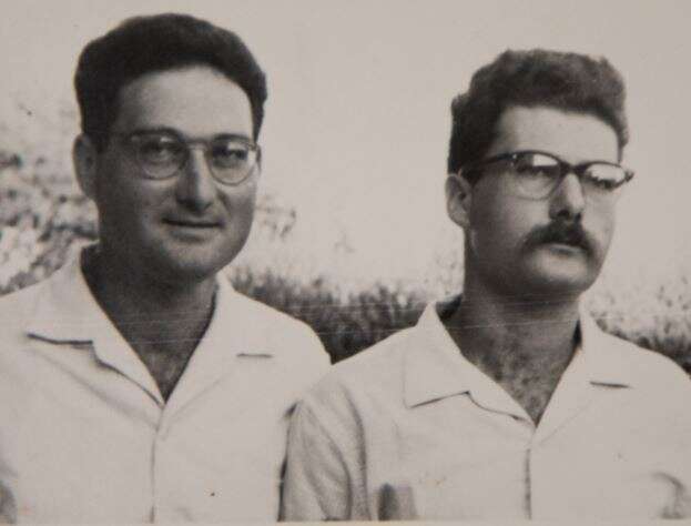 אבנר (משמאל) ואחיו יניב. | מתוך האוסף הפרטי אבנר (משמאל) ואחיו יניב. | מתוך האוסף הפרטי