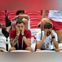 אוהדים מאוכזבים של נבחרת פולין אחרי ההשפלה נגד קולומביה. | EPA