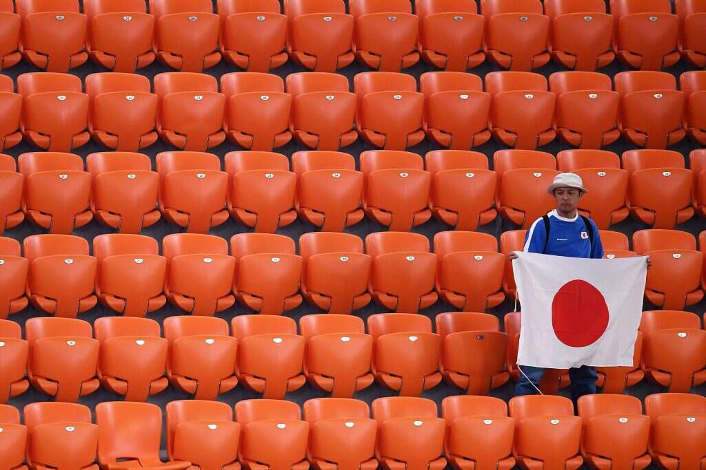 לבד בטריבונה. אוהד יפני ביציע אחרי המשחק הדרמטי של נבחרתו נגד סנגל. | AFP