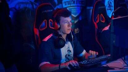 נדב פרנק. | 4DV נדב פרנק. | 4DV