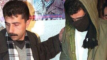 מעצר סייען פלסטיני על ידי הרש"פ בחברון, 2001. | AFP