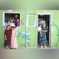 יעל שבח וילדיה בביתם שבחוות גלעד. | מרים צחי