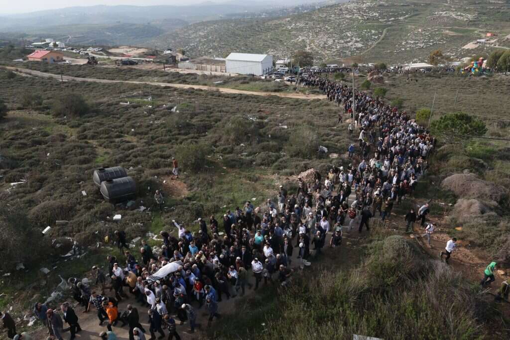 הלווית רזיאל שבח בחוות גלעד. | מרים צחי הלווית רזיאל שבח בחוות גלעד. | מרים צחי