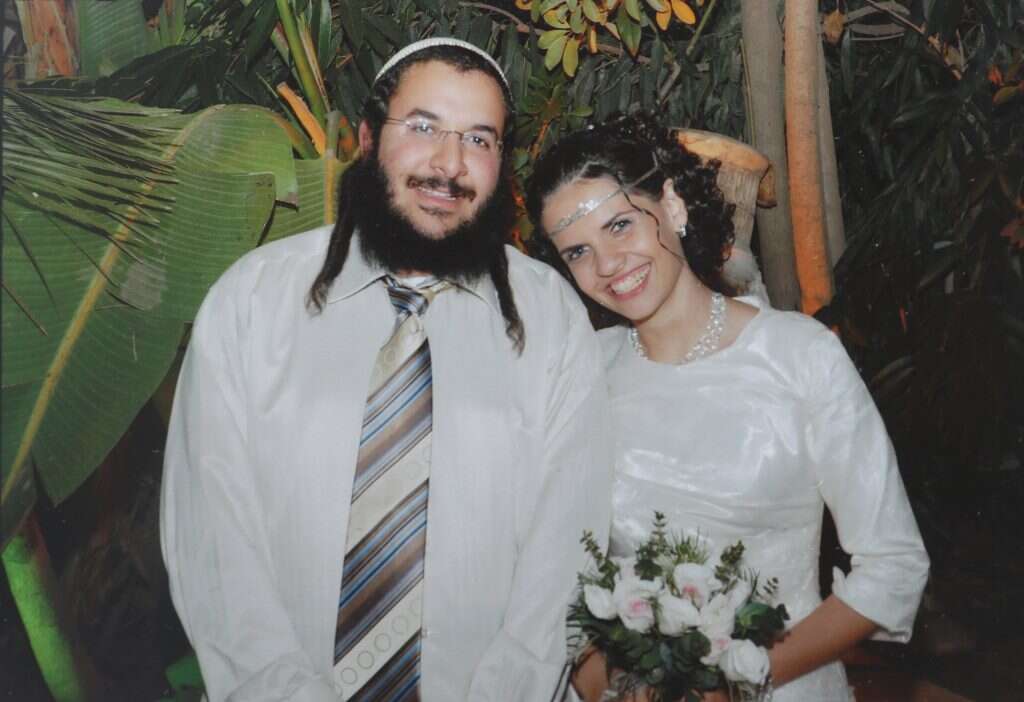 רזיאל ויעל שבח בחתונתם. | מתוך האוסף הפרטי רזיאל ויעל שבח בחתונתם. | מתוך האוסף הפרטי