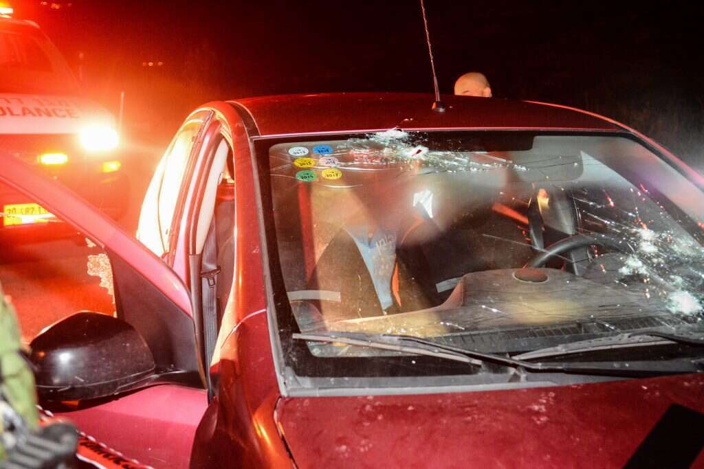 המכונית של רזיאל שבח לאחר הפיגוע. | מאור לוי, TPS המכונית של רזיאל שבח לאחר הפיגוע. | מאור לוי, TPS