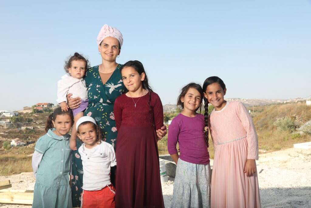 יעל שבח והילדים. | מרים צחי יעל שבח והילדים. | מרים צחי