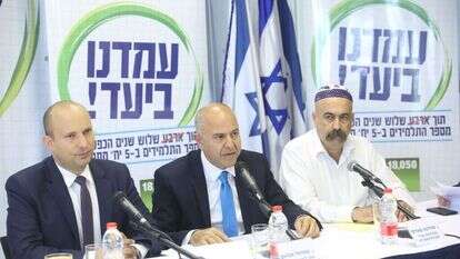 שר החינוך נפתלי בנט, מנכ"ל משרדו וראש התכנית לקידום המתמטיקה. | יהושע יוסף