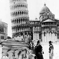 חיילי הכיבוש הגרמני ליד מגדל פיזה, 1943. | AP