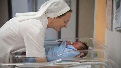 סיסטר ולנטינה בפעולה. | הדס פרוש, פלאש 90 סיסטר ולנטינה בפעולה. | הדס פרוש, פלאש 90