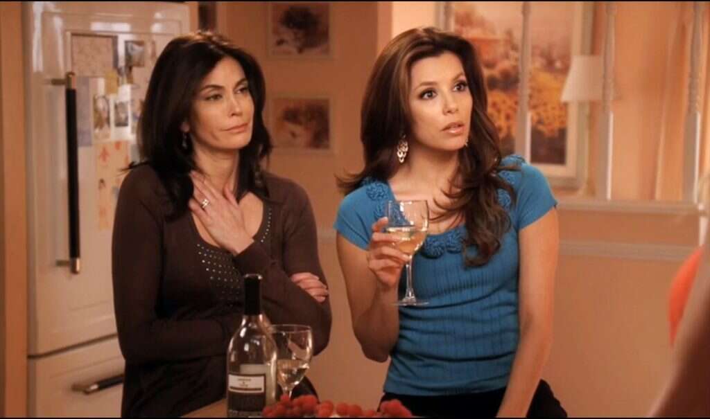 עקרות בית נואשות. | מסך