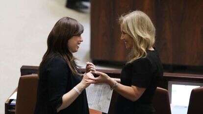 חברות הכנסת ציפי חוטובלי ועליזה לביא במליאה. | נעם ריבקין פנטון, פלאש90