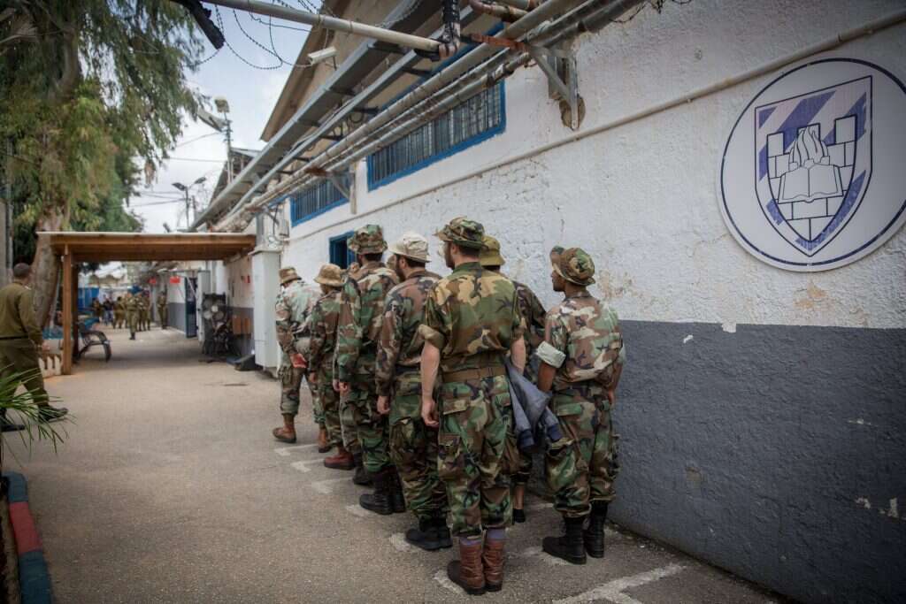 חיילי צה"ל בכלא צבאי. | מרים אלסטר, פלאש 90