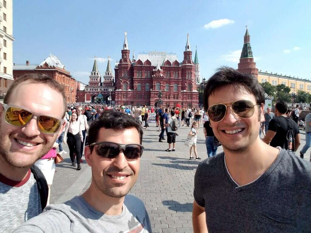 בוטיר והחברים במוסקבה. | מיכאל בוטיר